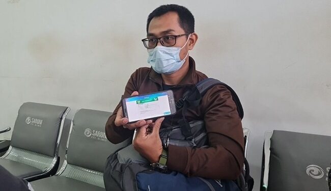 Periksa Mata Dengan Program JKN, Dede Dapat Bantuan Kacamata