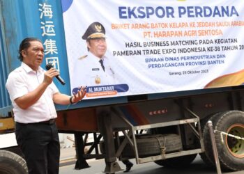 Al Muktabar Lepas Ekspor Perdana Briket Arang Batok ke Arab Saudi