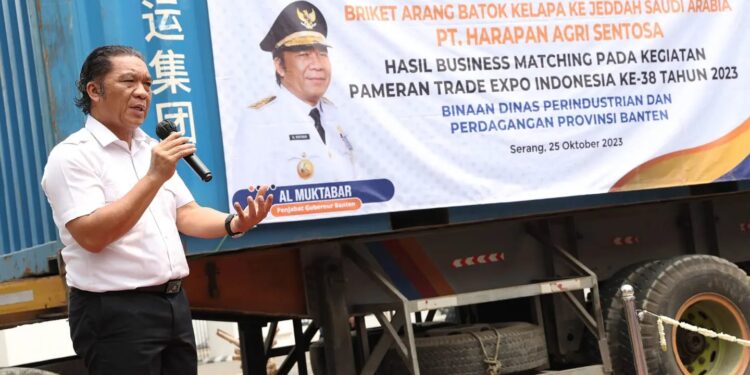 Al Muktabar Lepas Ekspor Perdana Briket Arang Batok ke Arab Saudi