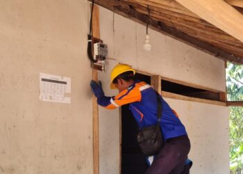 Nyalakan Mimpi Pelanggan, Program Light Up The Dream PLN Bantu Masyarakat Dapatkan Sambungan Listrik Gratis