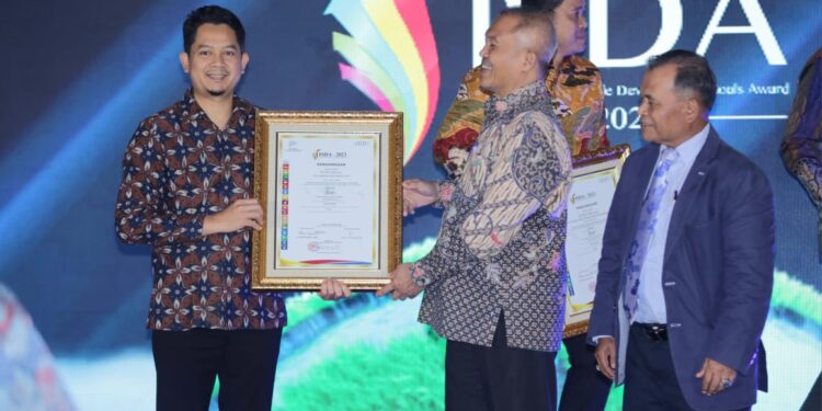 Ukir Prestasi, PLN UID Banten Raih Penghargaan Gold pada Ajang Indonesia SDG’s Award 2023