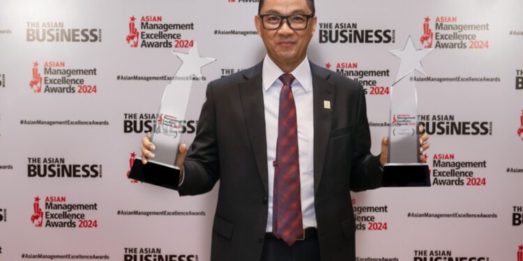 Berhasil Pimpin Transformasi di PLN, Darmawan Prasodjo Raih Penghargaan Executive of The Year Tingkat Asia