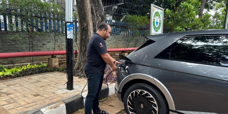 Perkokoh Ekosistem Kendaraan Listrik di Tanah Air, PLN Gandeng Lima Mitra Bangun SPKLU