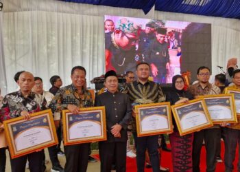 Ikut Berkontribusi Bagi Pembangunan, PLN Banten Dianugerahi Penghargaan Terpatuh Wajib Pajak Penerangan Jalan