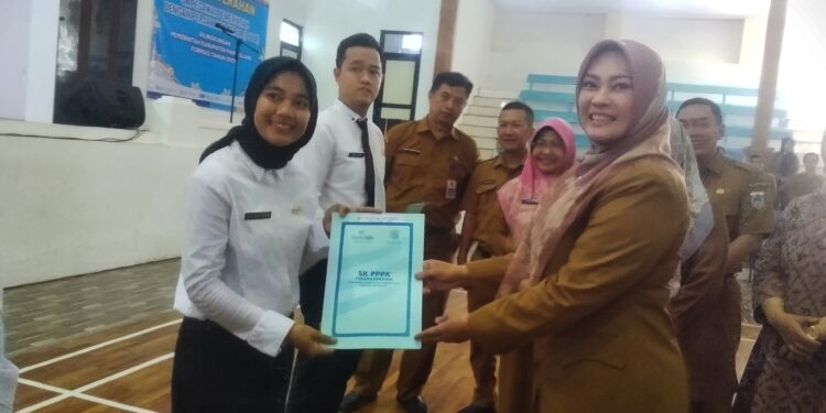 Sebanyak 518 PPPK Guru dan Nakes Terima SK dari Bupati Pandeglang