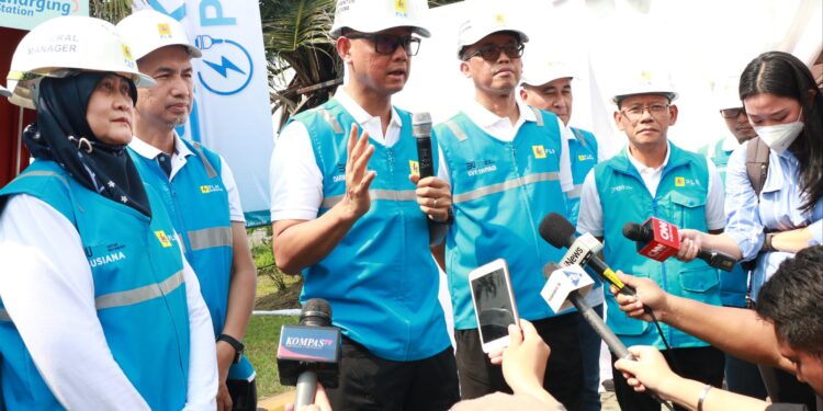 Dukung Pemudik Berkendara Mobil Listrik, PLN Banten Cek Kesiapan SPKLU Rest Area 13,5A Tol Tangerang – Merak