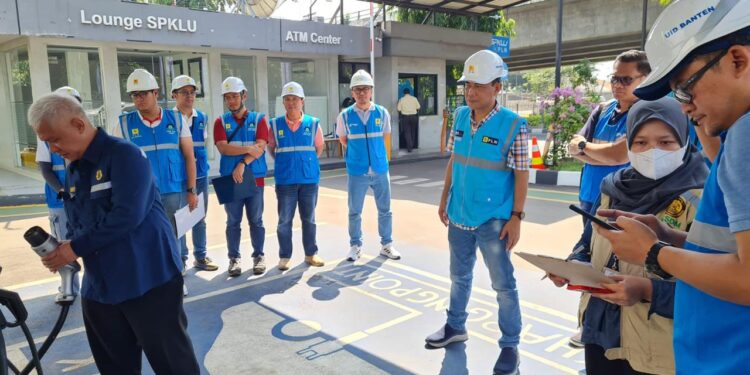 Pastikan Mudik dengan Mobil Listrik Nyaman, GM PLN Banten dan Itjen Kementerian ESDM RI Cek Kesiapan SPKLU