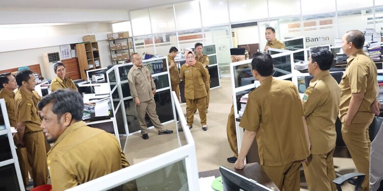 Pasca Cuti Lebaran 2024, Pj Sekda Provinsi Banten Virgojanti Sidak Sejumlah OPD