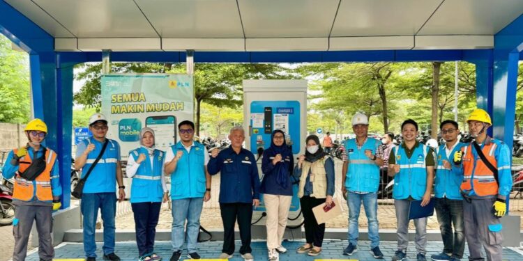 Pastikan Pelayanan Arus Balik, PLN Bersama Itjen Kementerian ESDM Cek Kesiapan SPKLU di Wilayah Banten