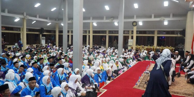 452 Jemaah Haji Kloter 52 dan 53 Pandeglang Diberangkatkan