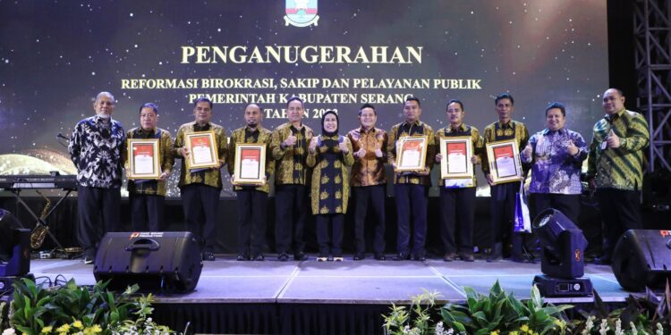 Apresiasi Kinerja OPD, Bupati Serang Berikan SAKIP Award 2023