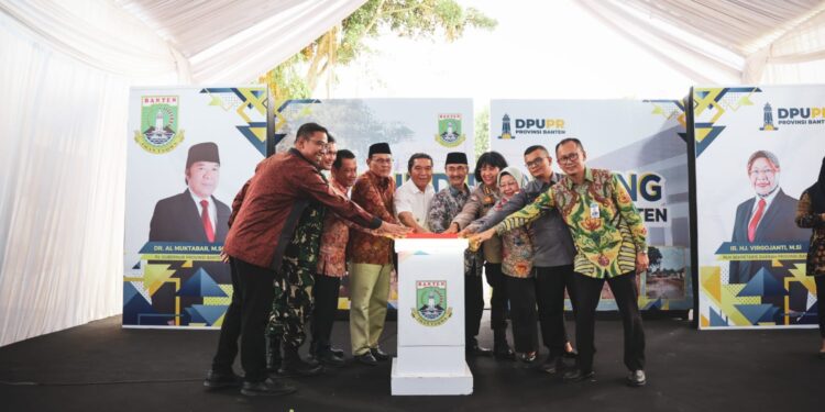 Pj Gubernur Al Muktabar Lakukan Ground Breaking Pembangunan Gedung Bank Banten