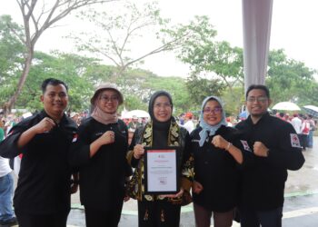 Dukung Kurangi Risiko Bencana, Bupati Serang Terima Penghargaan dari PMI Pusat