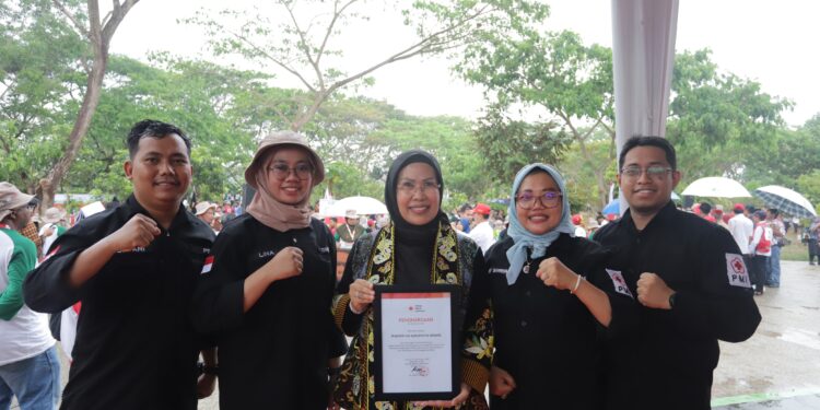 Dukung Kurangi Risiko Bencana, Bupati Serang Terima Penghargaan dari PMI Pusat