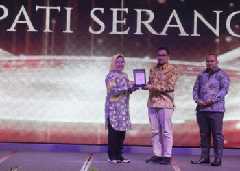 Bupati Serang Raih Penghargaan Bawaslu Awards 2024