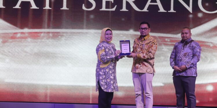 Bupati Serang Raih Penghargaan Bawaslu Awards 2024