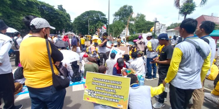 Ribuan Honorer Serang Guncang Pemkab dan DPRD: Kami Ingin Bukti, Bukan Janji!