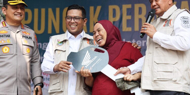 Hadiri May Day, Gubernur Banten Andra Soni Sebut Buruh Tulang Punggung Perekonomian