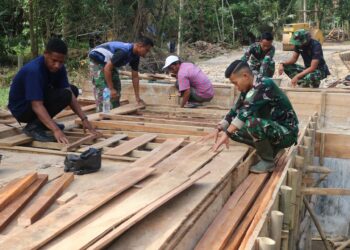 TMMD ke-124 Bangun Jembatan, Curhat Warga Antar Anak Sekolah Lebih Dekat
