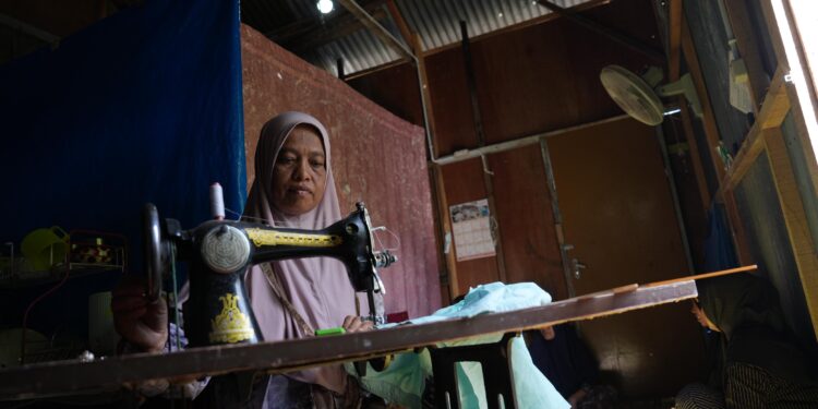 Kado Spesial di HUT ke 80 RI, PLN Salurkan Bantuan Sambungan Listrik Gratis kepada 2.821 Keluarga Prasejahtera