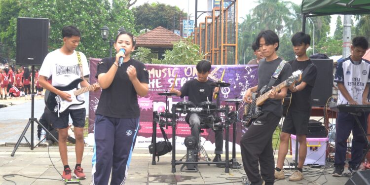 309 Band Tampil Epic di Music On The Street