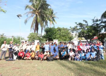 Peduli Lingkungan, PLN UID Banten Gelar Aksi Bersih-bersih di Kampung Surya Bahari Tangerang