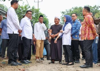 Gubernur Banten Tinjau Program Bang Andra,  Pastikan Pembangunan Jalan Desa Sejahtera Cimaung–Sukarame Segera Dimulai