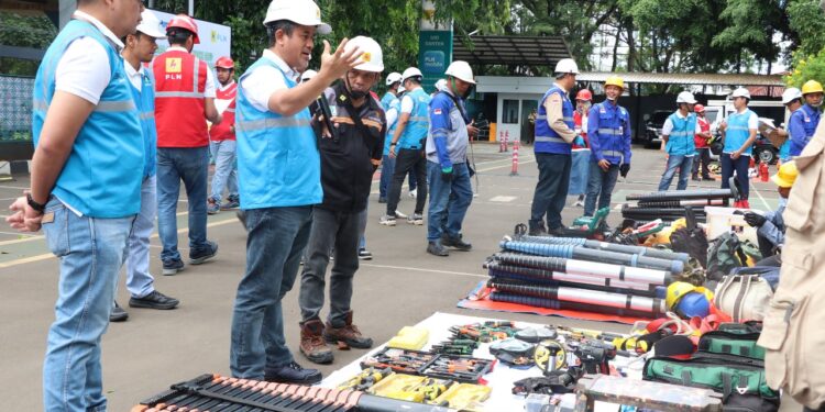 PLN UID Banten Gelar Apel Gelar Peralatan dan Kick Off Percepatan Eksekusi program Bantuan Pasang Baru Listrik