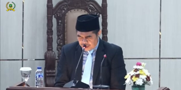 Sardi Bacakan Rancangan Keputusan DPRD Banten Mengenai Perubahan Bamus dan Bapamperda