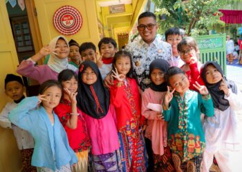 Peringati Hari Guru Nasional, Gubernur Banten Andra Soni Nostalgia ke SD Gandaria Utara 03