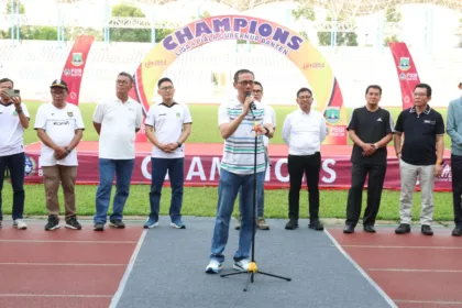 Potret Kepala Dinas Kepemudaan dan Olahraga Provinsi Banten Ahmad Syaukani saat memberikan sambutan